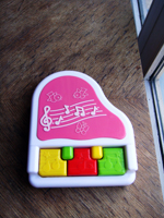 Toy piano